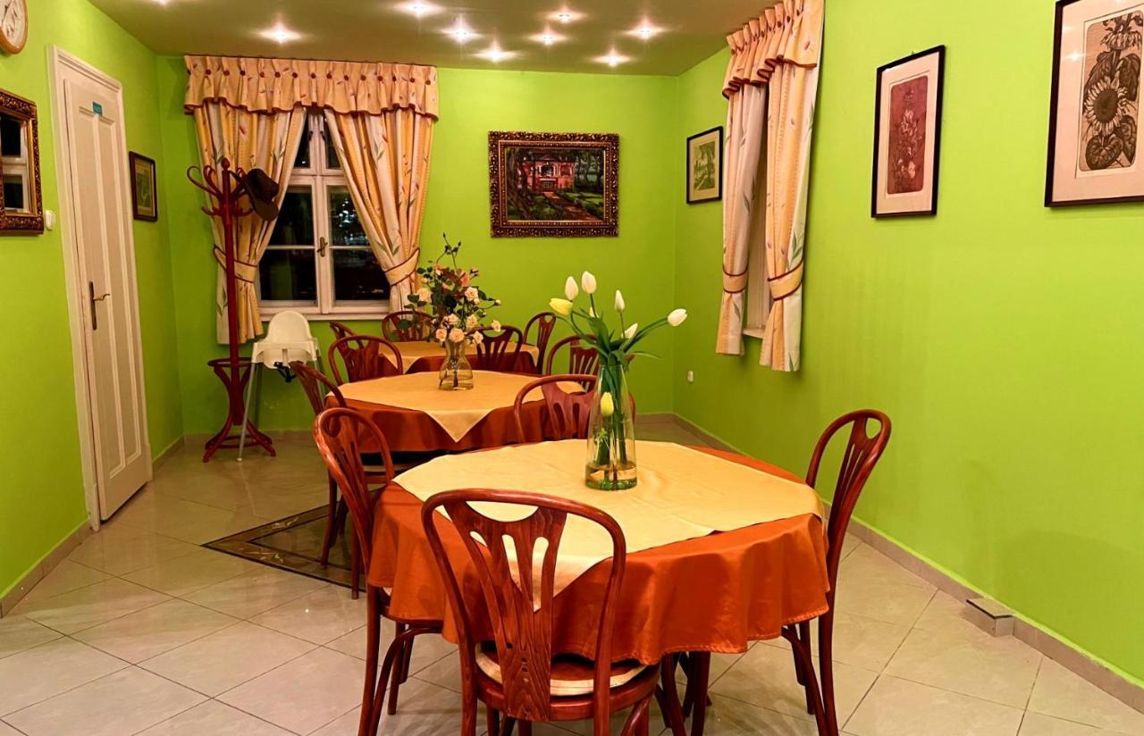 Party Villa Holiday Rent Balatonföldvár Esterno foto