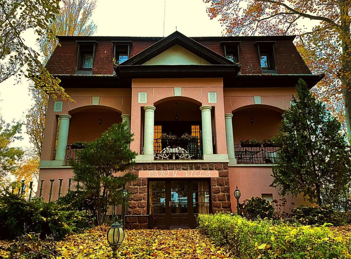 Party Villa Holiday Rent Balatonföldvár Esterno foto